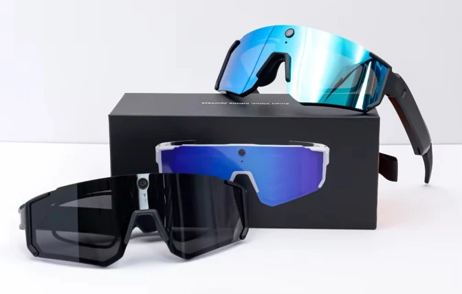 SNT SOLIS negras con lentes azul y negra junto a su caja